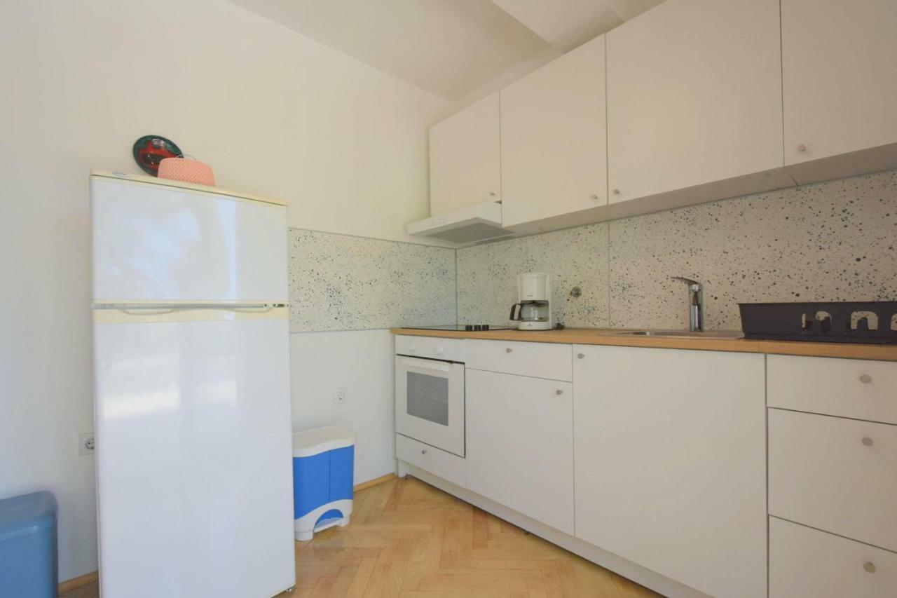 Apartments Jadanec Malinska Exterior photo